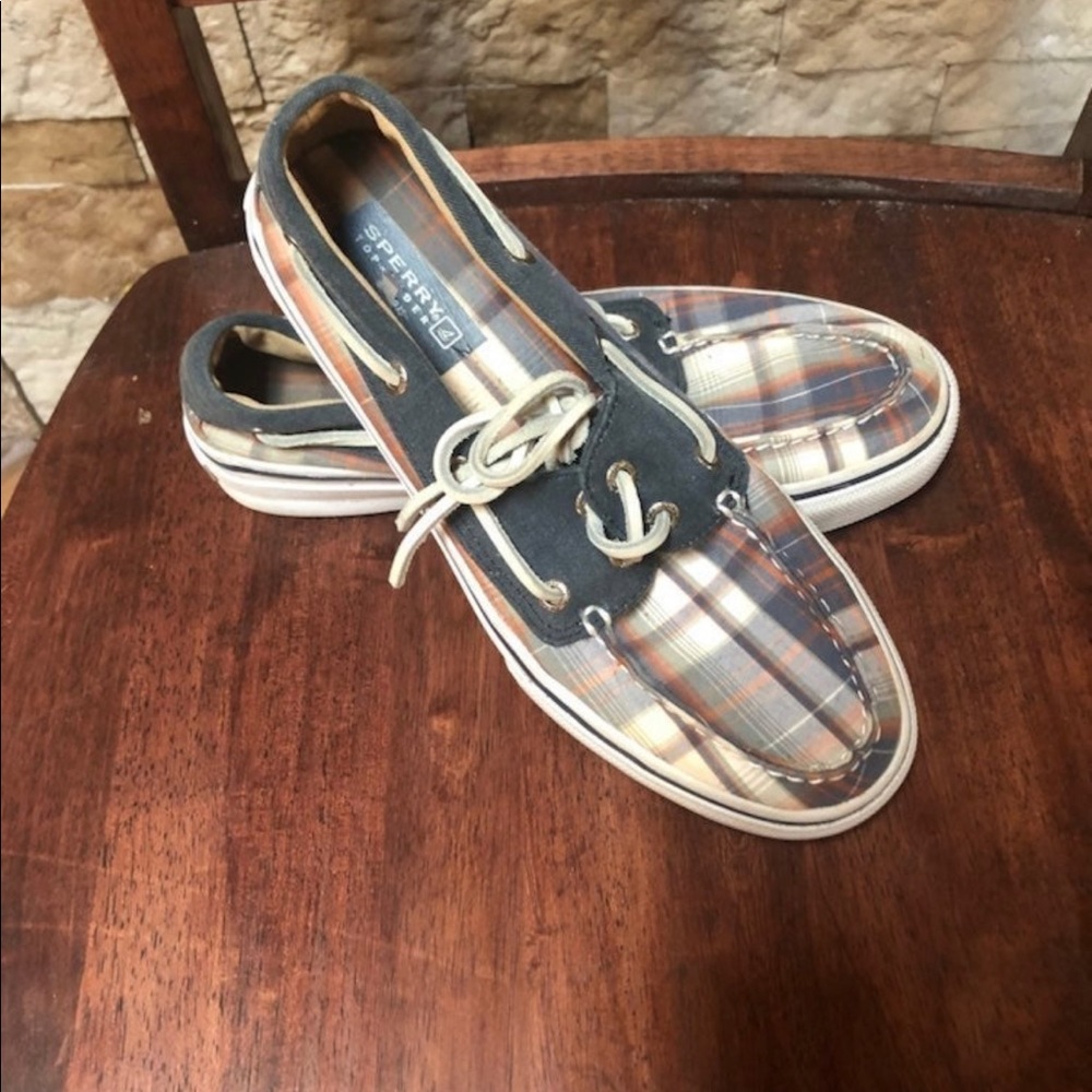 Sperry boat shoes. Great condition!